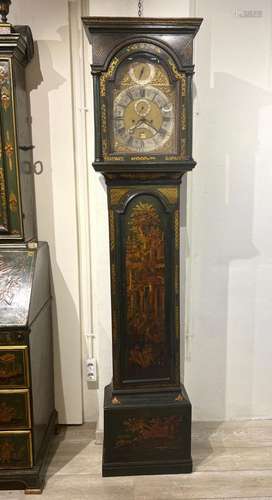 Carved, lacquered and gilded wall clock with "chinoiser...