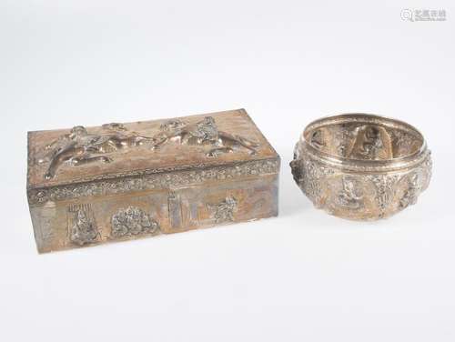 Silver box and centrepiece. India. 20th century.