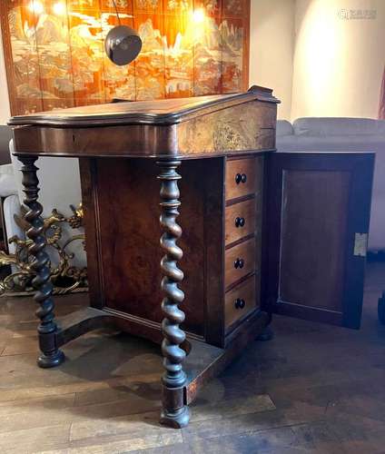 Davenport desk in walnut root. Victorian period. England. Ci...