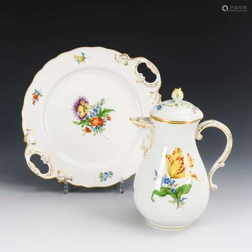 KANNE UND KUCHENTELLER MIT BLUMENMALEREI. MEISSEN.