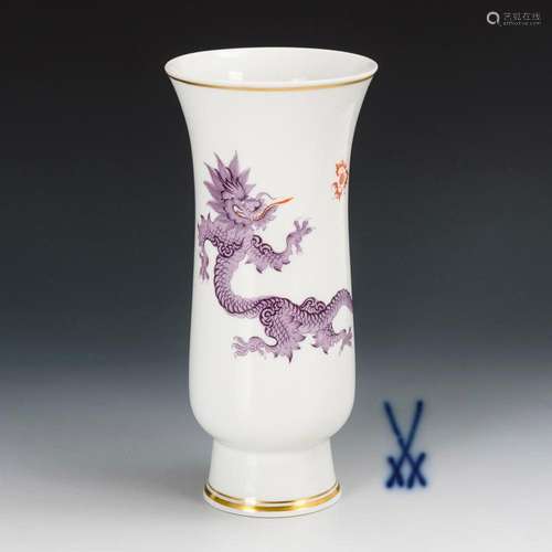 VASE MIT DRACHENDEKOR. MEISSEN.