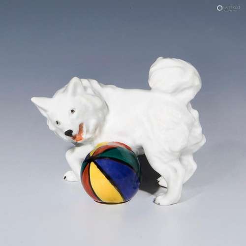 KLEINER SPITZ MIT BALL. MEISSEN.