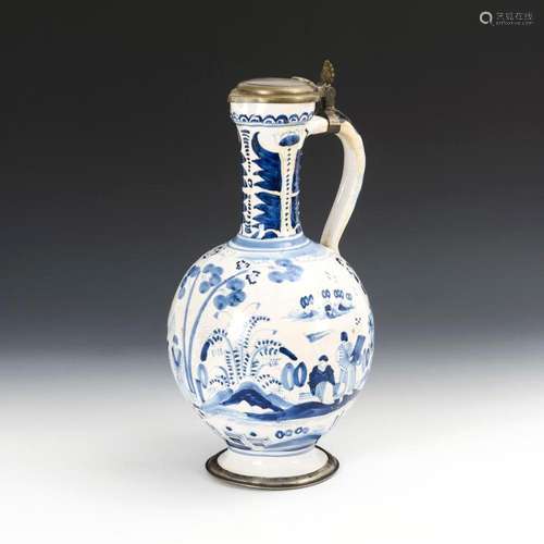 GROSSER BAROCKER FAYENCE-ENGHALSKRUG MIT CHINOISERIEN. HANAU...