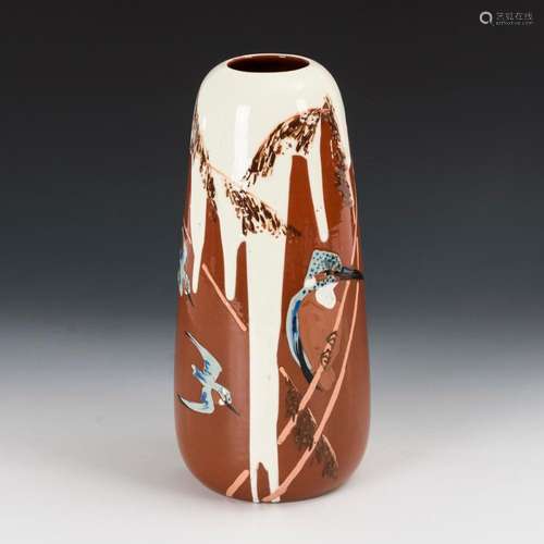 JUGENDSTIL-VASE MIT EISVOGEL. SARREGUEMINES.