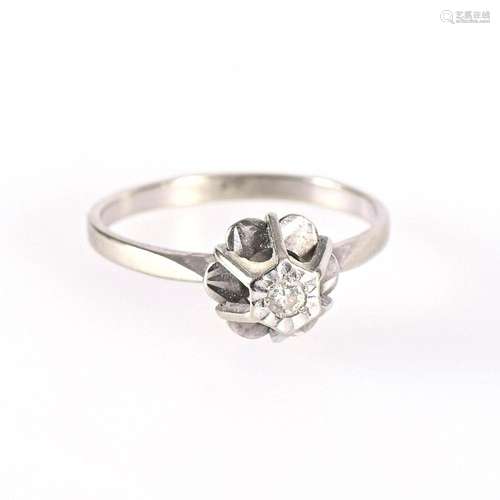 RING MIT KLEINEM DIAMANT.