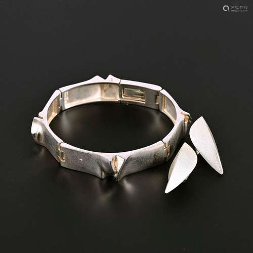 FINNISCHES DESIGNER-ARMBAND UND OHRSTECKERPAAR. LAPPONIA, HE...