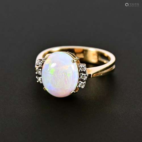 RING MIT OPAL UND DIAMANTEN.