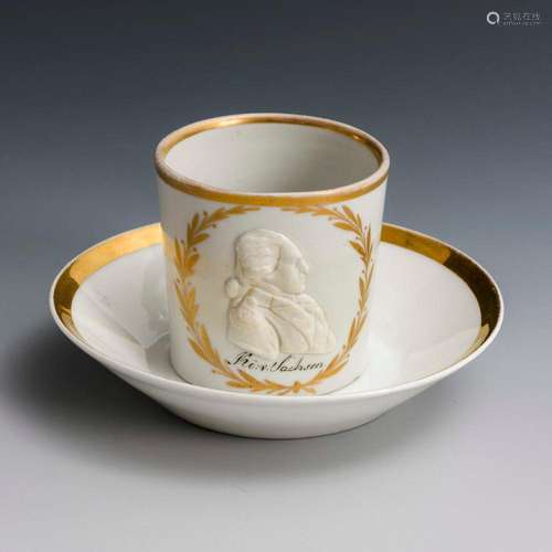 TASSE MIT BISKUITPORTRÄT FRIEDRICH AUGUST I.