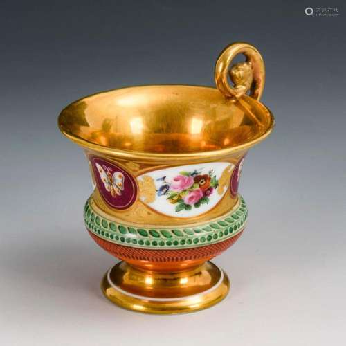 BIEDERMEIER-TASSE MIT BLUMENMALEREI.