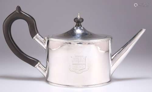 AN INDIAN COLONIAL SILVER TEAPOT