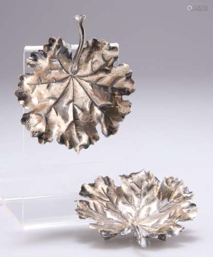 A PAIR OF ITALIAN SILVER LEAF-FORM SMALL DISHES