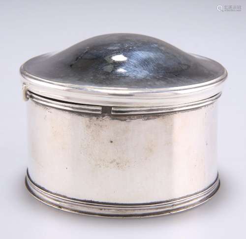 AN EARLY 18TH CENTURY BELGIAN SILVER BOX