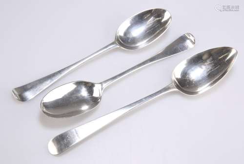 A PAIR OF GEORGE III IRISH SILVER TABLE SPOONS