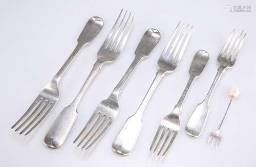 A GROUP OF SILVER FORKS, GEORGE IV AND LATER