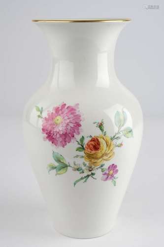 Vase, KPM Berlin, Balusterform, bunte Blumen, Goldrand, 27.5...