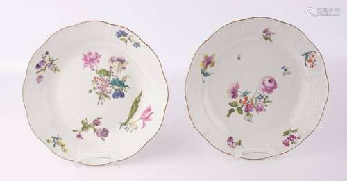 2 Platten, Meissen, Schwertermarke, um 1760, Osier, bunte Bl...