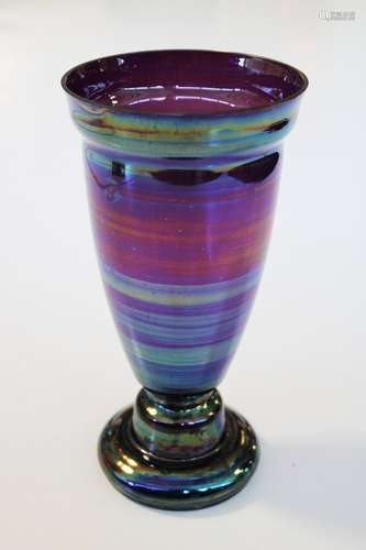 Fußvase, Jugendstil, 1920er Jahre, Glas, violett und grün ir...