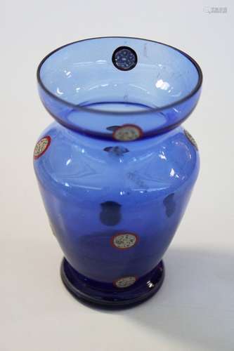 Vase, Böhmen, Anfang 20. Jh., blaues Glas mit rot-weißen Ema...