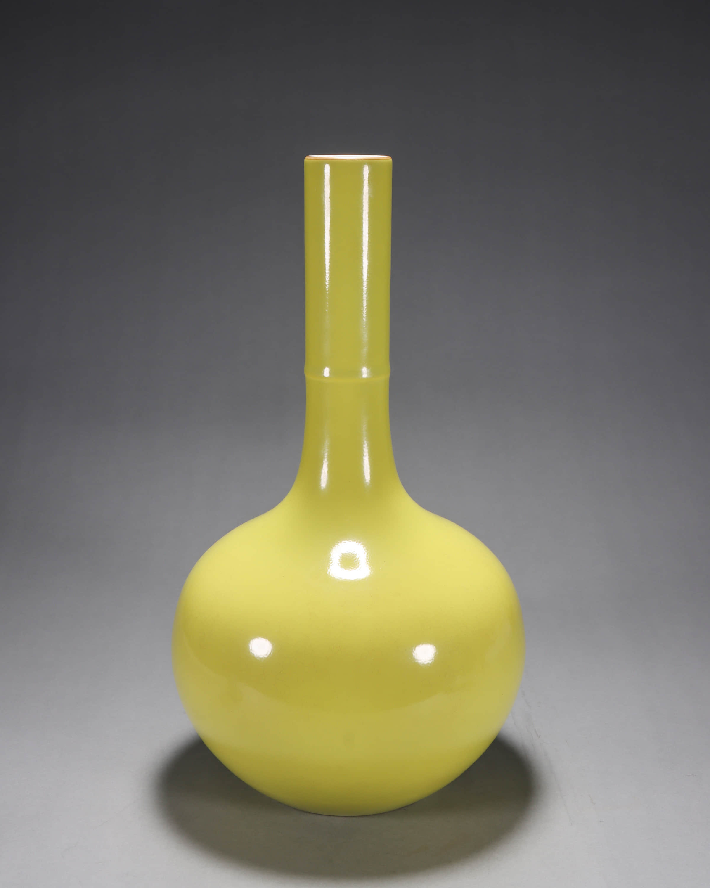 中国　大清光緒年製　黄釉　長頸瓶清時代