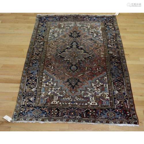 Vintage & Finely Hand Woven Heriz Carpet.