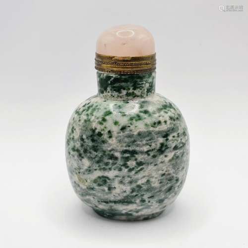 A Chinese carved green stone snuff bottle, with a pink stone...