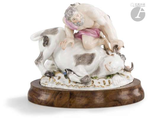 Meissen Groupe en porcelaine représentant Hercule et un bœuf...