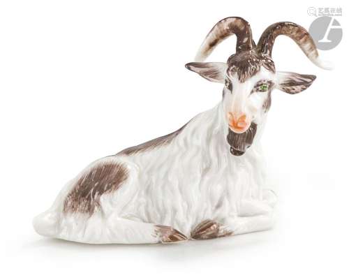Meissen Statuette représentant une chèvre couchée
