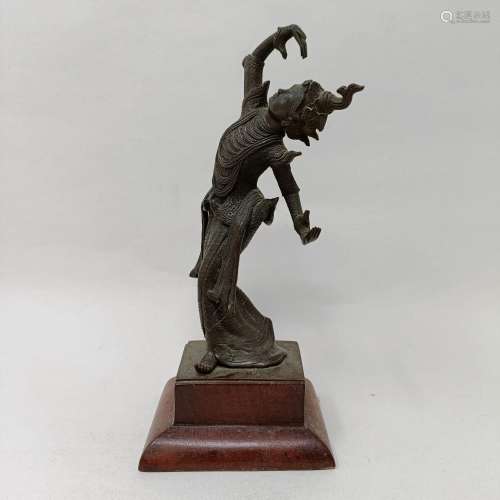 An Asian bronze figure of a woman dancing, 20 cm high