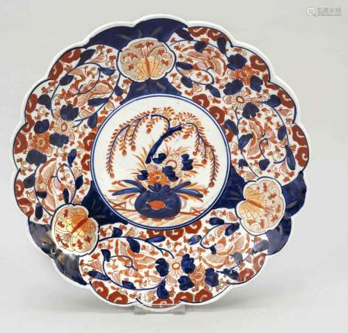 Imari plate in chrysanthemum f