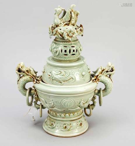 Porcelain smoke eater, China,