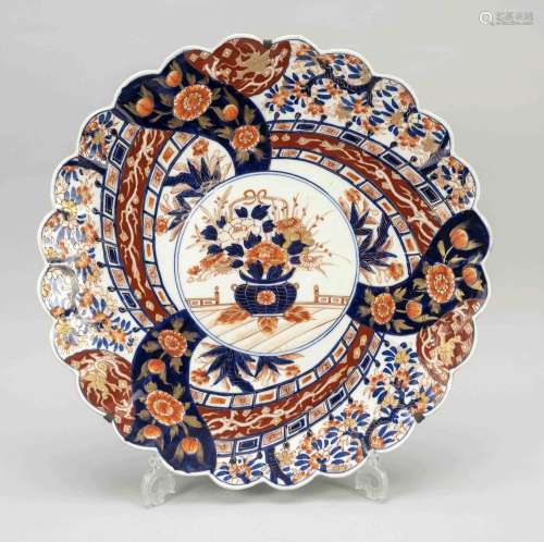 Large Imari plate in the shape
