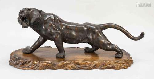 Bronze tiger, Japan, Meiji per