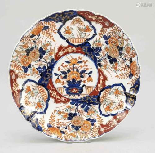 Imari plate in chrysanthemum f