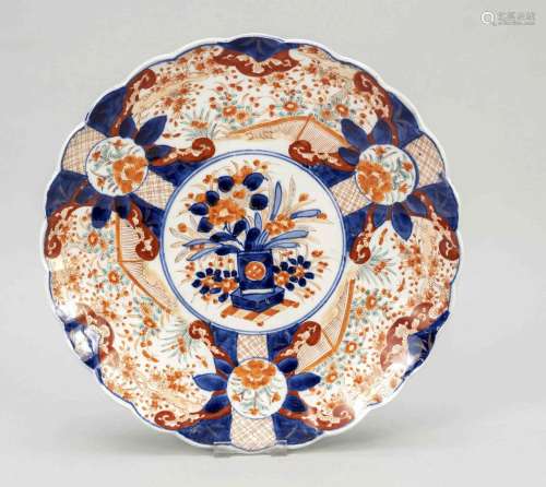 Imari plate in chrysanthemum f