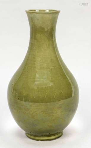 Green vase, Japan, 20th centur