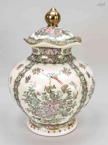 Decorative famille rose vase,