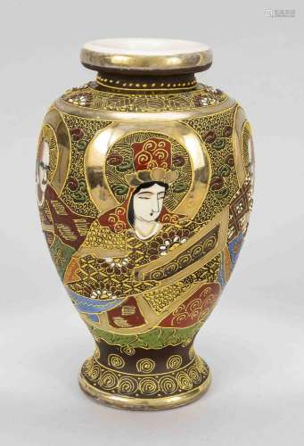 Satsuma vase with expressionis