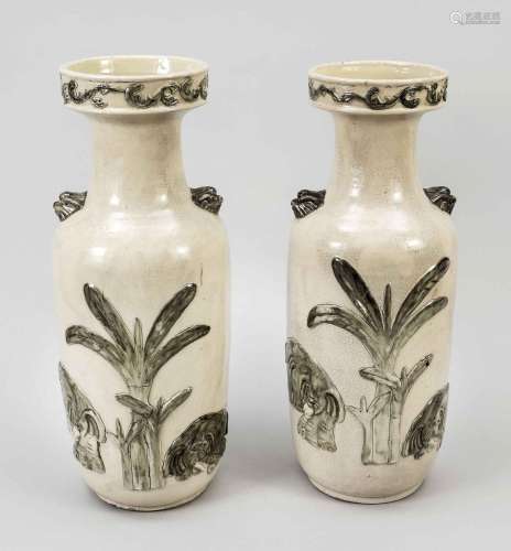 2 Elephant shoulder vases, Chi