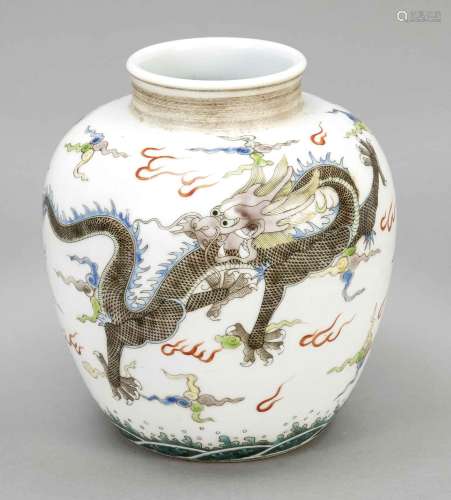 Dragon shoulder pot, China, Qi