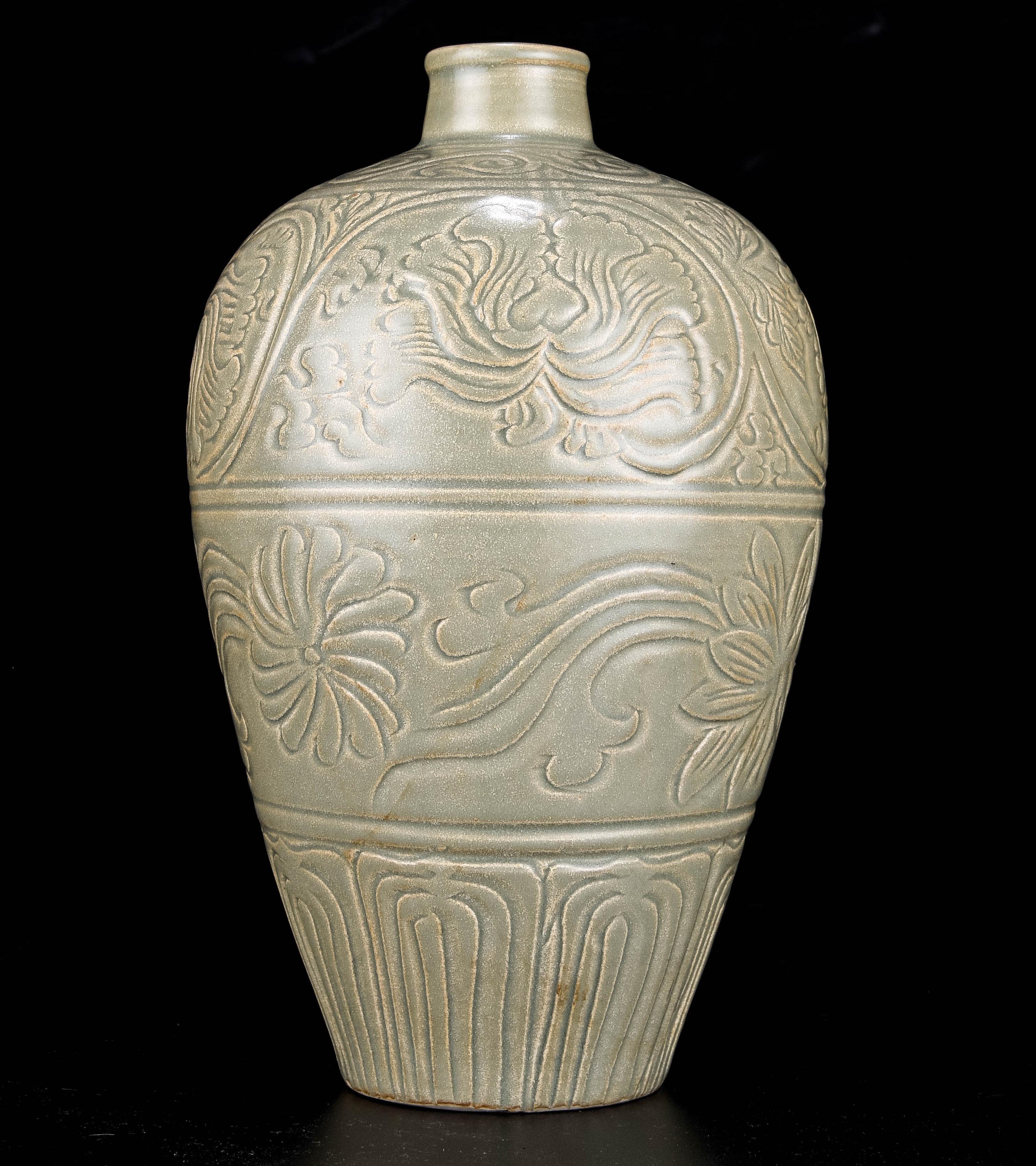 最大90%OFFクーポン 耀州窯彫刻花卉紋浄水瓶 景徳鎮 陶磁器 装飾品
