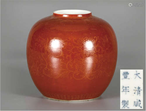红釉描金花卉罐