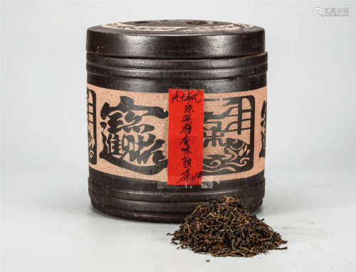 90年代 陈年樟香味普洱熟散茶 配紫砂缸