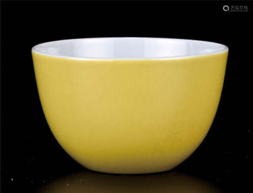 黄釉杯