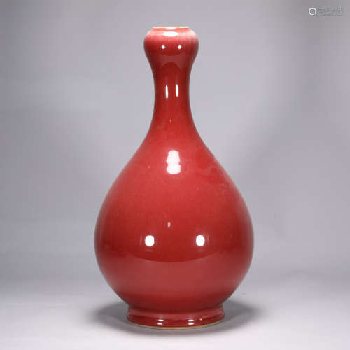 Red glazed garlic bottle for the sacrifice of Qianlong in th...