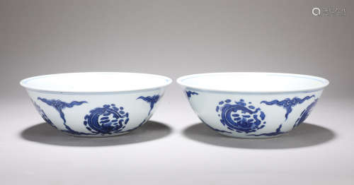 Two pieces of porcelain in Qing Dynasty