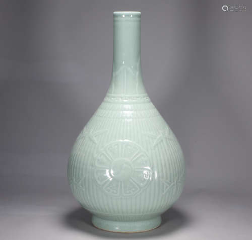 Qing Dynasty Qianlong blue glaze carved awl bottle