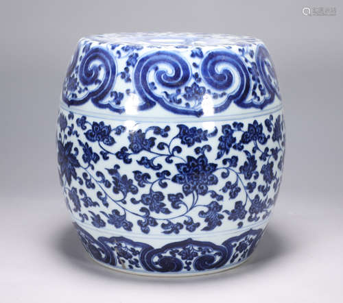 Qing dynasty Yongzheng blue and white drum stool with tangle...