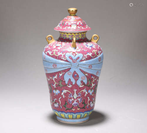 A piece of porcelain in the Qing Dynasty