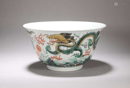Famille Verte Dragon Bowl Chenghua Style