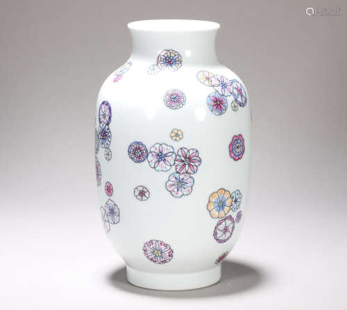 Qing Yongzheng franc colorful ball lantern cage vase